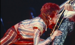 David-Bowie-kisses-MIck-R-008